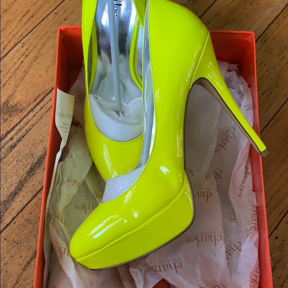 Beautiful heels - Picture 2 of 3